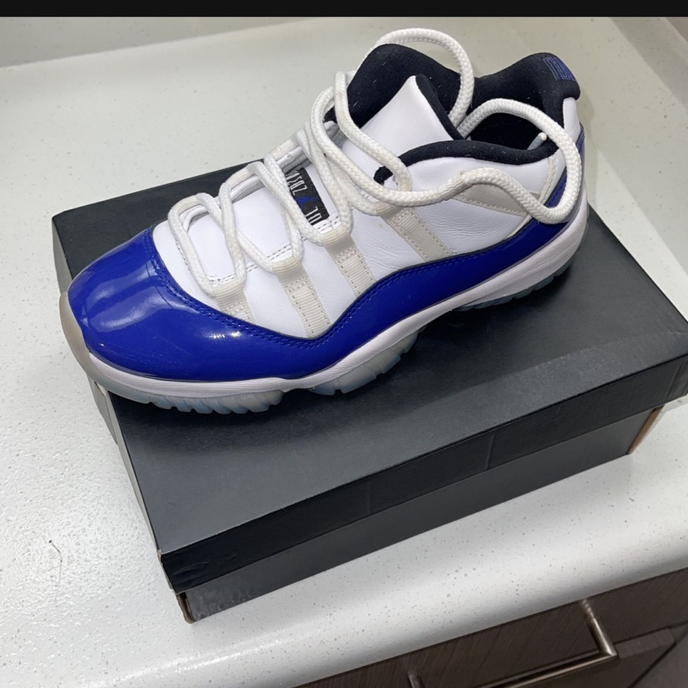 Wmns Air Jordan 11 Retro Low 'Concord Sketch'